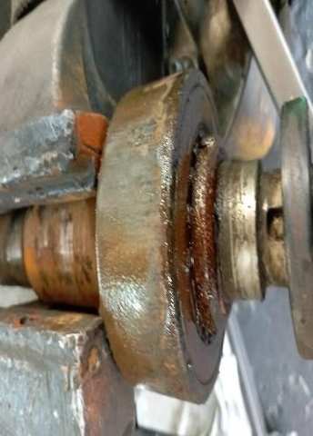 Rodamientos de bomba centrífuga con daño severo por desgaste